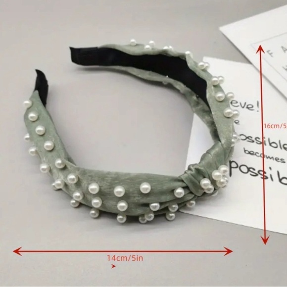 New! Elegant Trio of Floral and Pearl-Embellished Headbands ✨✨🔥 - Picture 4 of 5